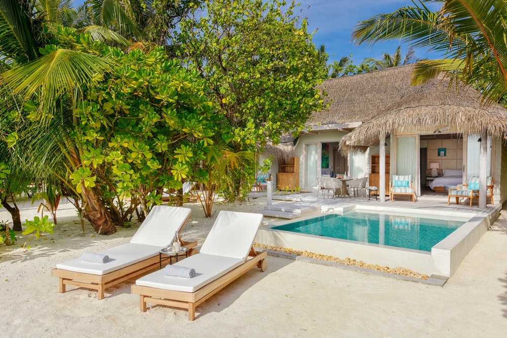 content/hotel/Kanuhura/Accommondation/Grand Beach Pool Villa Sunset/Kanuhura-Acc-GrandBeachPoolVilla-03.jpg